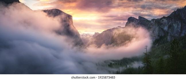 sunrise at the tunnel view in yosemite nationalpark, california in the usa - Shutterstock ID 1925873483
