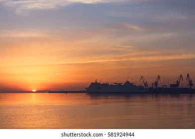 Sunrise at Yantai port