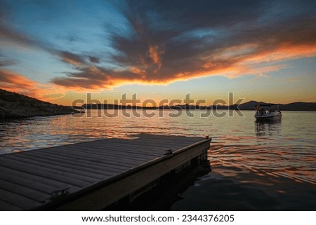 Sunset boat cruise on Lake Pleasant in Arizona 