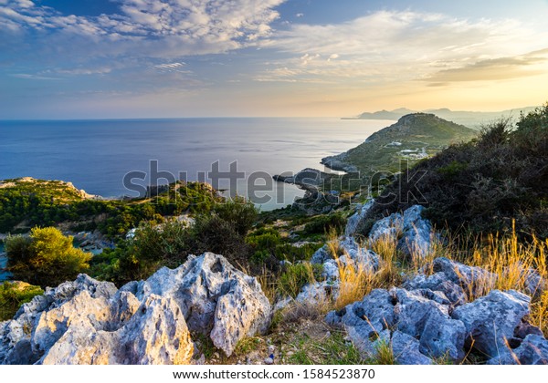 ギリシャのロードス ギリシャ ヨーロッパのファリラキ近くのプロフィティス イリアスの夕日と海岸の風景 の写真素材 今すぐ編集