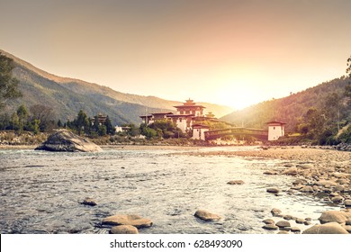 Sunset at the Dzong in Punakha (Bhutan)
