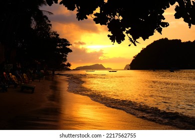 A Sunset In El Nido. 