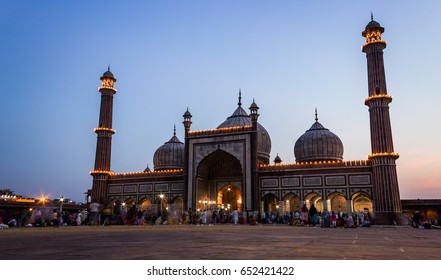 Sunset at Jama Masjid Delhi, during the holy month of Ramadan. 