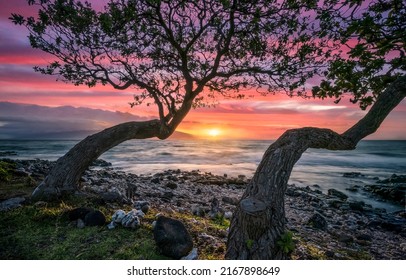 Sunset on the island of Maui. Sunset Maui beach. Maui beach at sunset. Sunset Maui landscape
