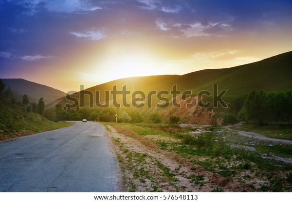 Sunset on\
the road in Western Tien-Shan,\
Uzbekistan