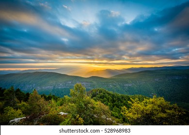 Sunset over the Blue Ridge Mountains from Table Rock, on the rim of Linville Gorge in Pisgah National Forest, North Carolina.