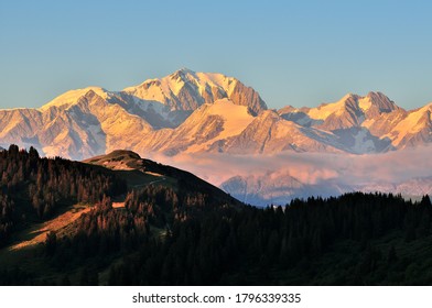 Coucher de soleil sur le massif du Mont Blanc