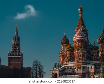 Sunset Over The Moscow Kremlin, Russia. Moscow City Skyline, Cityscape. Bridge In The Park Zaryadye. Moscow Kremlin, Cathedral Of Vasily The Blessed, Spasskaya Tower