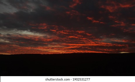 Sunset red sun sun behind the clouds