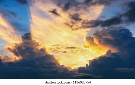 sunset, sun shining through the clouds, dramatic sky