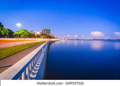 Sunset In Tampa Florida In Bayshore Boulevard. A Beautiful Ocean View Of The Pacific Ocean