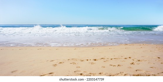 A Sunswept Panoramic Scene With Surf Waves From The Pacific Ocean Crashing Onto A Sandy Shore On The Sunshine Coast, Australia. An Idyllic Location For A Romantic Or Relaxing Holiday.