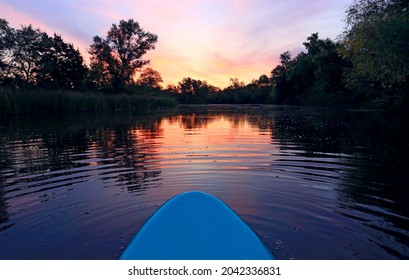 sup board on lake water surface in evening time