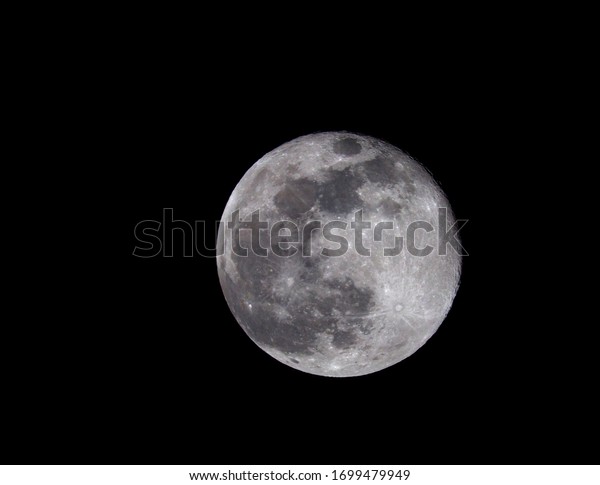 Super Moon 2020: The super\
moon glow in the night sky and evening people to see super moon on\
lock down