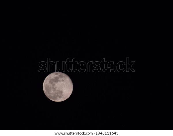 Super moon, full moon,\
photo of 2019