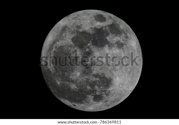 Super moon January 1,\
2018. Full moon