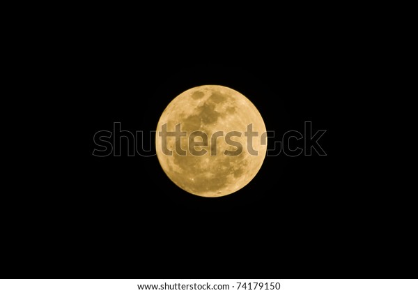 Super Moon ; March 19,\
2011 is the day the world\'s greatest close to the moon, taken from\
Bangkok, Thailand