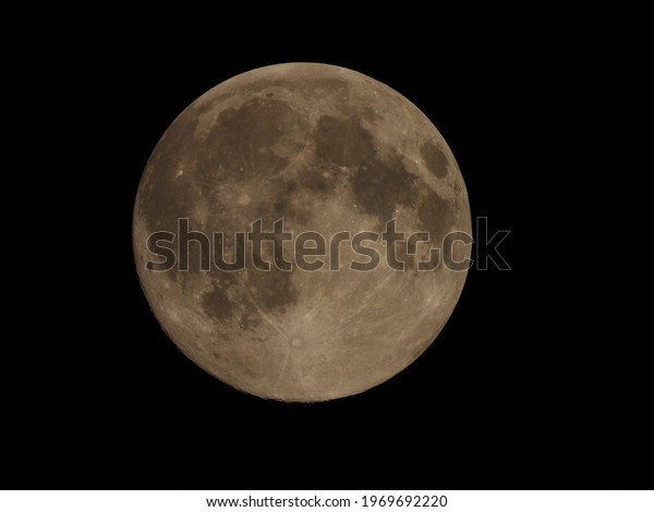 Super moon on\
2021.04.26. This one was a very beautiful day and the moon was\
bright like sun on that\
day....