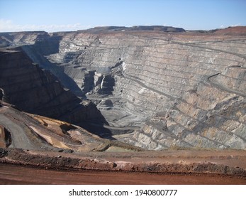 Super pit, goldmine, big hole in Australia