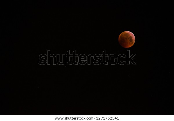 Super red wolf\
moon