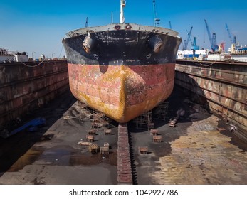 Super Tanker Dry Dock Stock Photo 1042927786 | Shutterstock