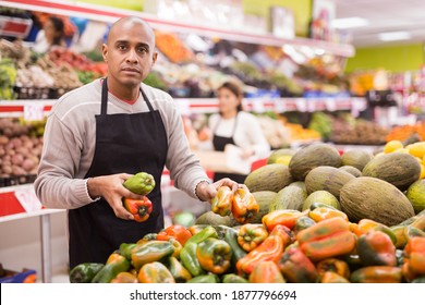 Supermarktangestellte im Bereich der Vorfeldinspektion