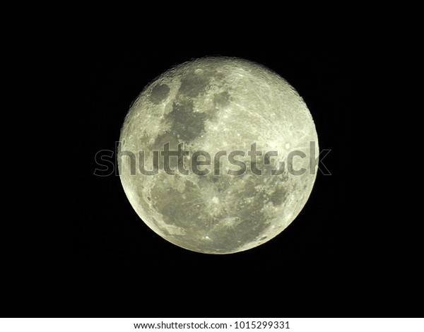Supermoon or
Fullmoon / A supermoon is a full moon or a new moon that
approximately coincides with the closest distance that the Moon
reaches to Earth in its elliptic
orbit