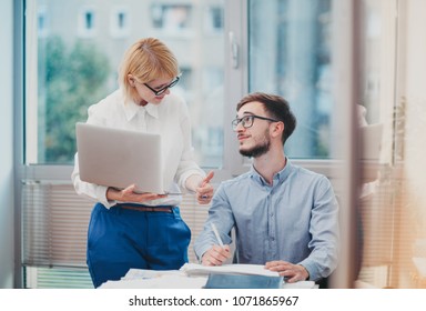 Supervisor Giving Feedback To Intern At The Office