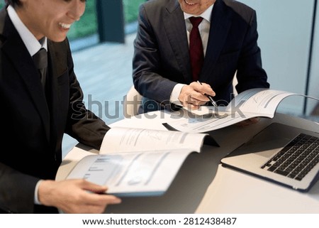A supervisor giving work advice to a subordinate