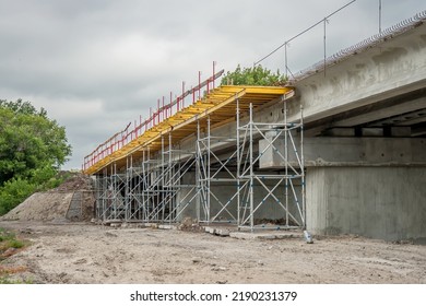 Support scaffolding system at bridge construction
