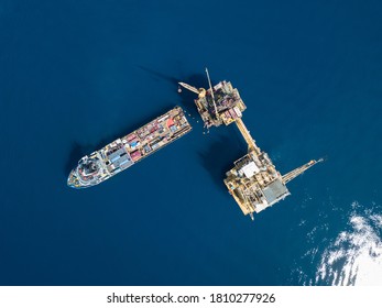 Support vessel for a rig less unit over the offshore production platform