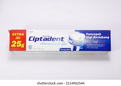 562 Toothpaste commercial Stock Photos, Images & Photography | Shutterstock