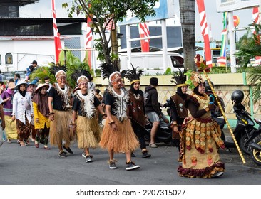 Surabaya, Indonesia August 17, 2022, Indonesia's Independence Day Parade Was Followed By Many People, Not Focused.