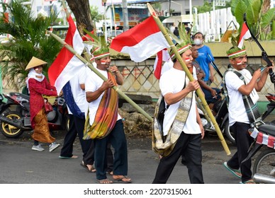 Surabaya, Indonesia August 17, 2022, Indonesia's Independence Day Parade Was Followed By Many People, Not Focused.