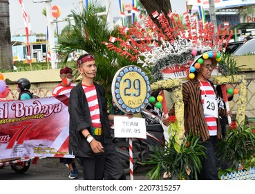 Surabaya, Indonesia August 17, 2022, Indonesia's Independence Day Parade Was Followed By Many People, Not Focused.