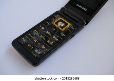 Old Samsung Phone Images Stock Photos Vectors Shutterstock