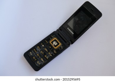 Old Samsung Phone Images Stock Photos Vectors Shutterstock