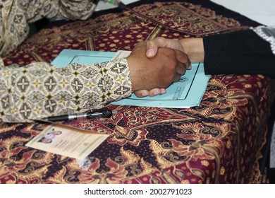 Surabaya, Indonesia - October 2013, Penghulu And Groom Shake Hands When Starting The Marriage Ceremony