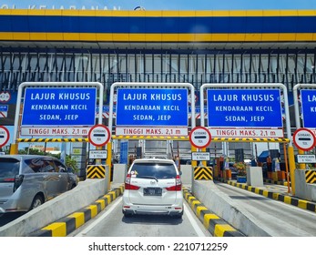 Surabaya, Indonesia On October 5, 2022: Indonesian Toll Gates, Small Vehicle Lanes For Tapping E-tolls Or E-money For Cashless Transactions At Toll Gates