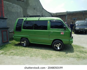 426 Suzuki van van Images, Stock Photos & Vectors | Shutterstock