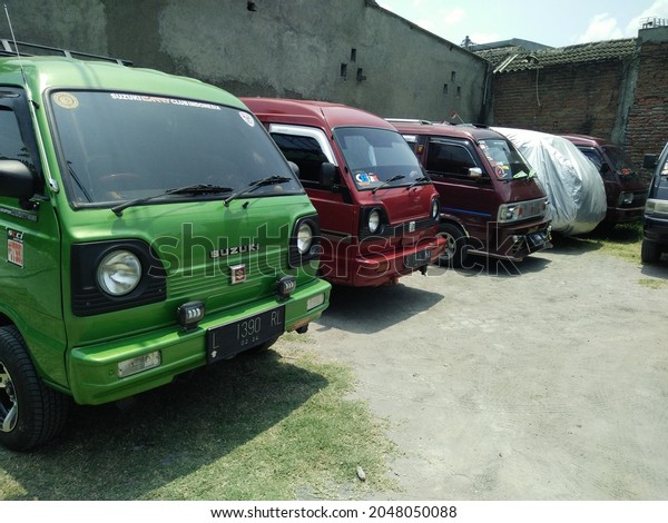 Surabaya Sept 24th, 2021, Private car, Mini Van of
Suzuki carry van.