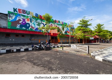 Surabaya Zoo (Kebun Binatang) in Setail street Darmo Wonokromo, Surabaya, Indonesia. Taken on November 26th, 2016.