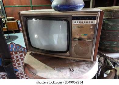 Surakarta, Indonesia - August 22, 2021: Old Retro Tv Broken On The Table Vintage Television Photo, Side View