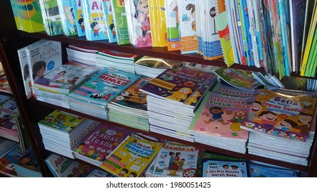 54 Gramedia book store Images, Stock Photos & Vectors | Shutterstock