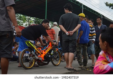 Surakarta, Jawa Tengah, Indonesia -  May 25, 2021 : The Atmosphere Of A Drag Race Race Event In Indonesia