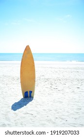 181,982 Surfboard At Beach Images, Stock Photos & Vectors | Shutterstock