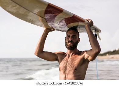 8,836 Man holding surfboard Images, Stock Photos & Vectors | Shutterstock