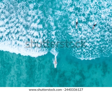 Similar – Foto Bild Luftballonaufnahme von Menschen, die Spaß und Entspannung am Costinesti-Strand in Rumänien am Schwarzen Meer haben.