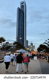 SURFERS PARADISE AUS - NOV 05 2014:Visitors In Surfers Paradise Beachfront Markets.It's The Largest Night Market In Gold Coast Queensland, Australia.It Feature A Variety Of Local Tourism Products.