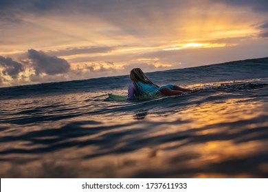 サーフィン 波待ち High Res Stock Images Shutterstock